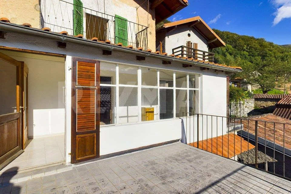 Rustico nel nucleo, con vista e garage doppio, Val Colla, come resi...