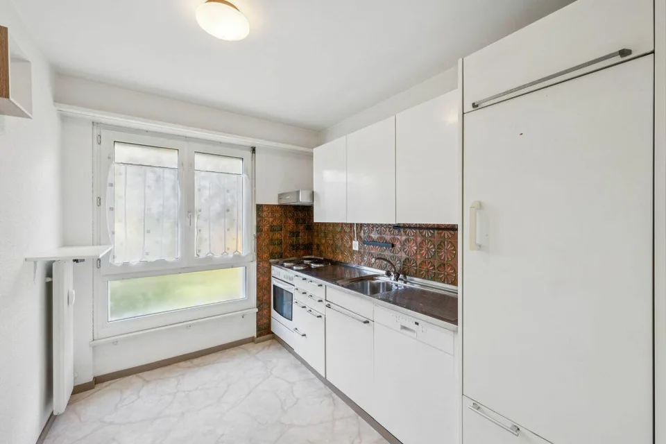 Helle 3-Zimmer-Wohnung mit grossem Wohnbereich und Balkon in Reinach