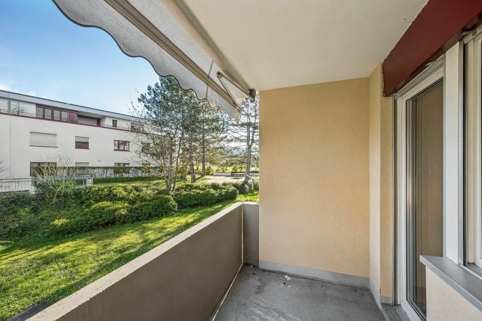 Helle 3-Zimmer-Wohnung mit grossem Wohnbereich und Balkon in Reinach