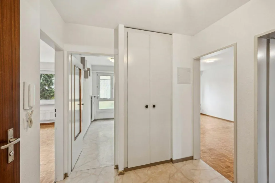 Helle 3-Zimmer-Wohnung mit grossem Wohnbereich und Balkon in Reinach