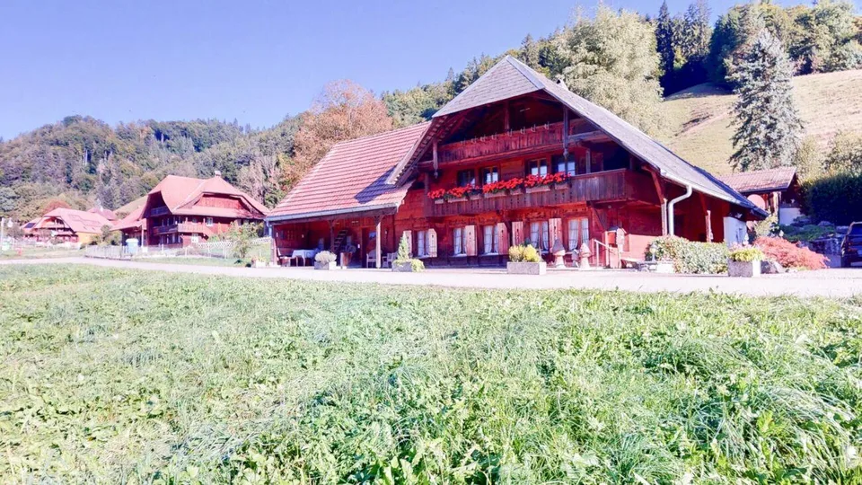 Idyllisches Bauernhaus an ruhiger Lage mit zwei Wohnungen und Tiny ...