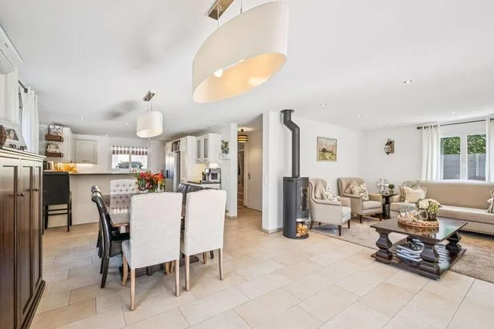 MODERN LIVING WITH TIMELESS ELEGANCE