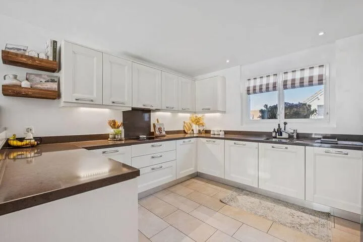 MODERN LIVING WITH TIMELESS ELEGANCE