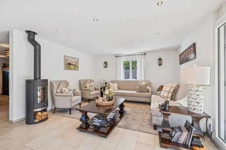 MODERN LIVING WITH TIMELESS ELEGANCE