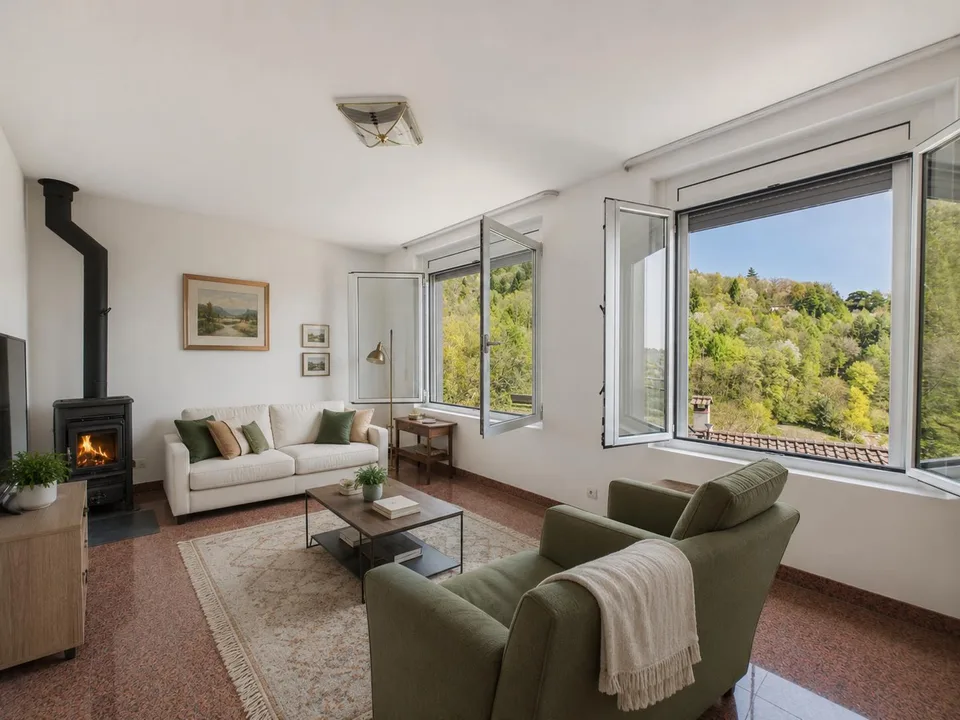 Elegante casa indipendente 6.5 locali con ampio giardino e posto au...