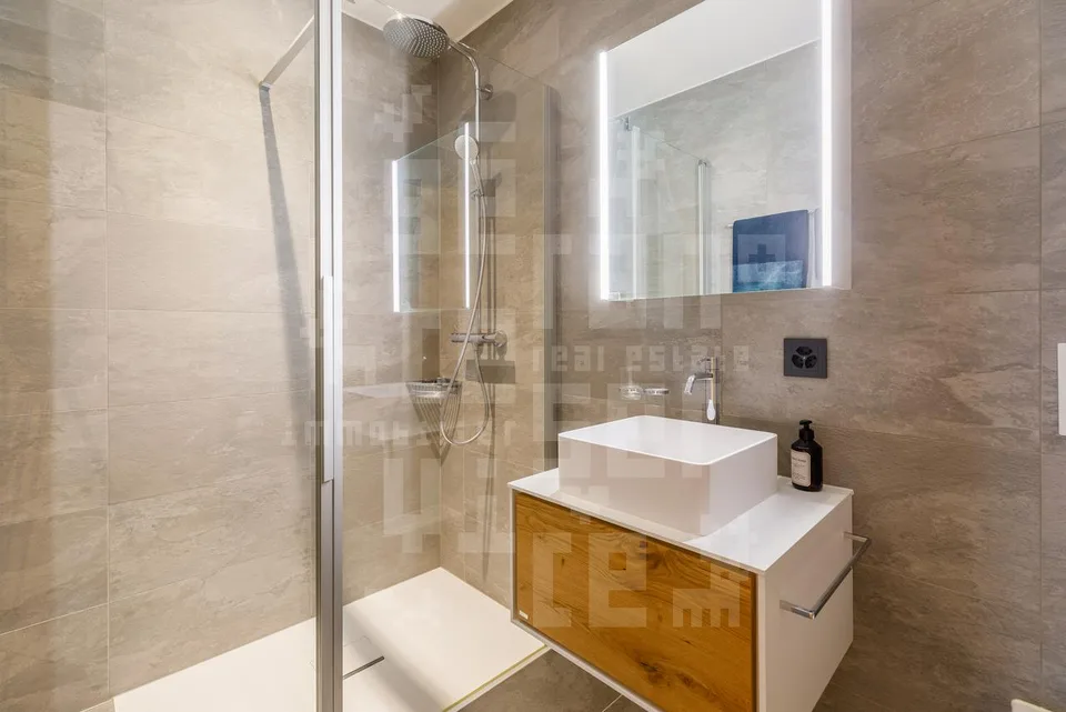 Zentrum von Villars, 4,5 Zimmer von hohem Standard (128 m², 2020) – Foto 15 von 37
