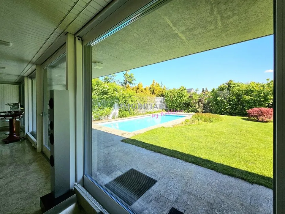 Oase im Grünen: Luxus Architektenvilla, zentral, ruhig und privat