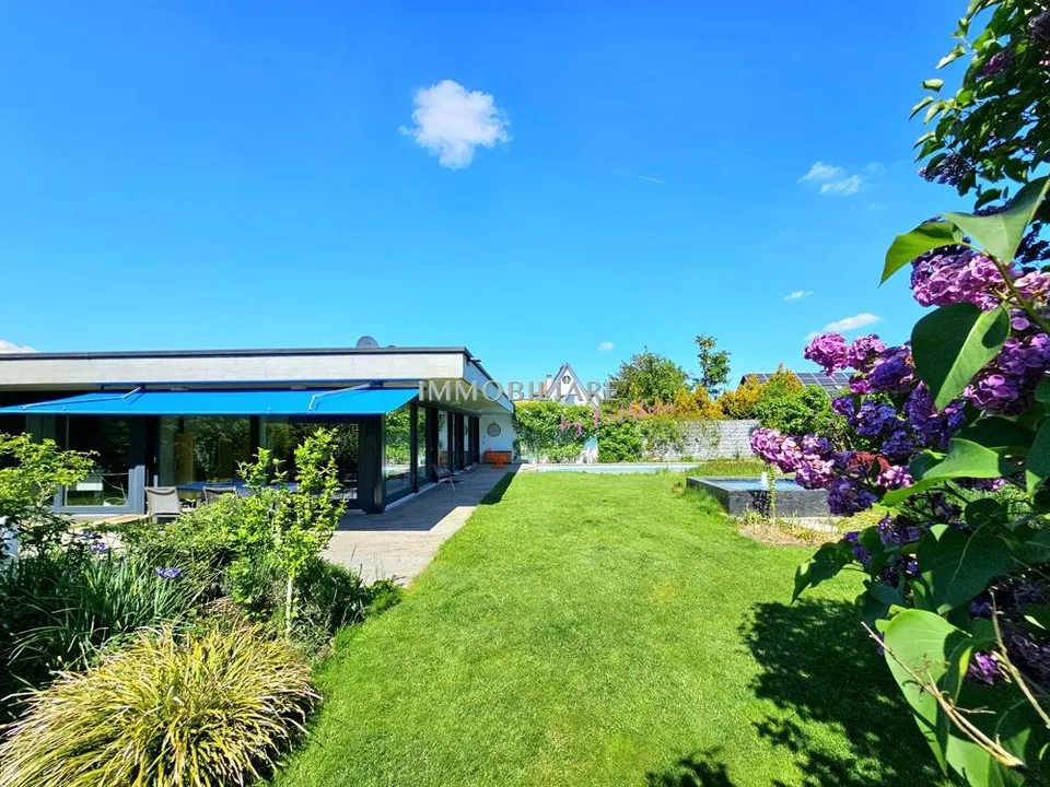 Oase im Grünen: Luxus Architektenvilla, zentral, ruhig und privat