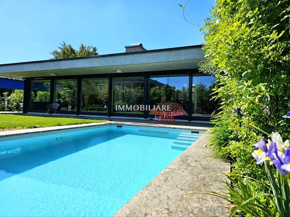 Oase im Grünen: Luxus Architektenvilla, zentral, ruhig und privat