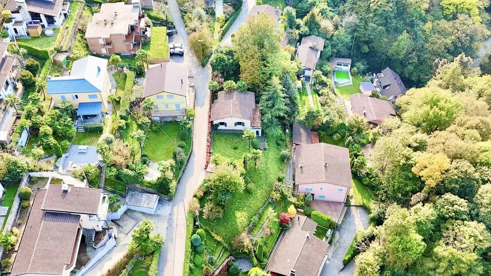Proprietà con Terreno Edificabile e Casetta da Ristrutturare