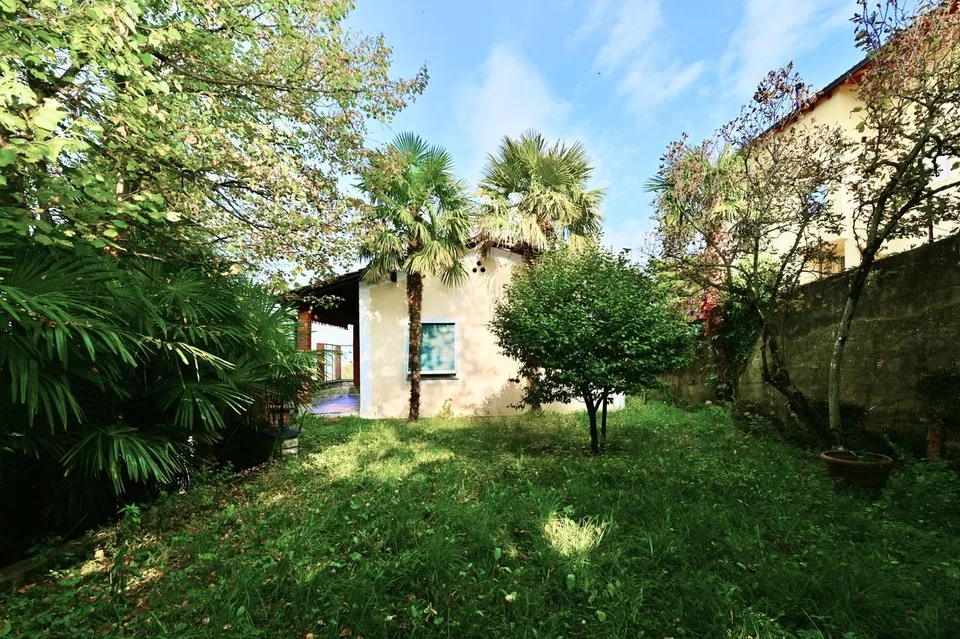 Proprietà con Terreno Edificabile e Casetta da Ristrutturare