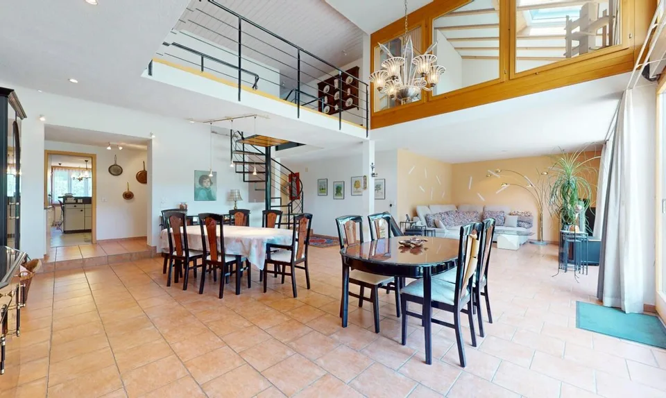 Casa familiare con grande terreno e opzioni di espansione