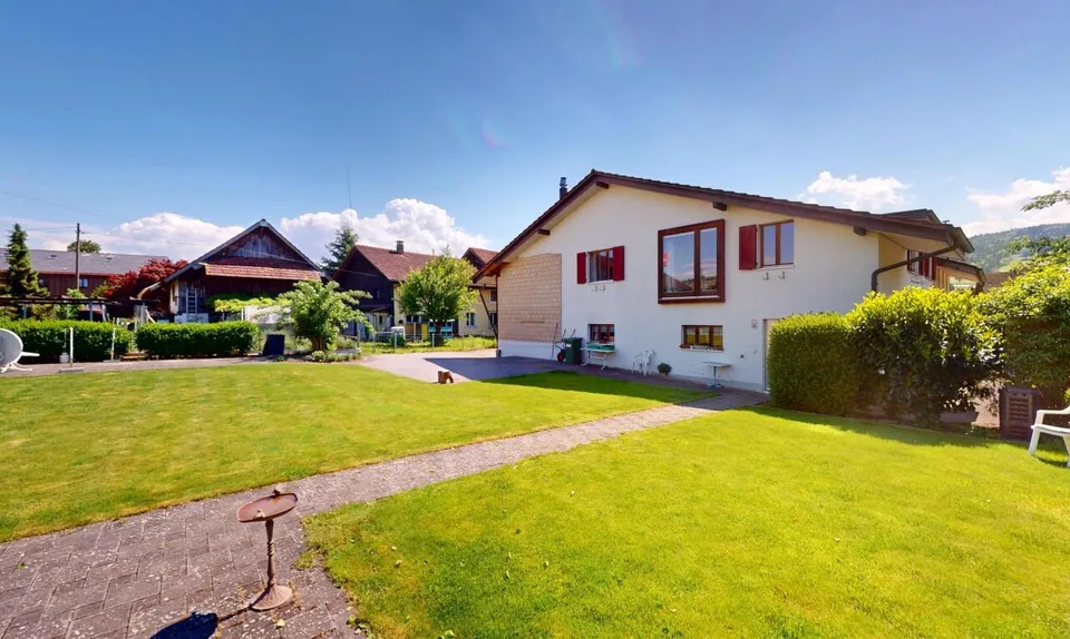 Casa familiare con grande terreno e opzioni di espansione