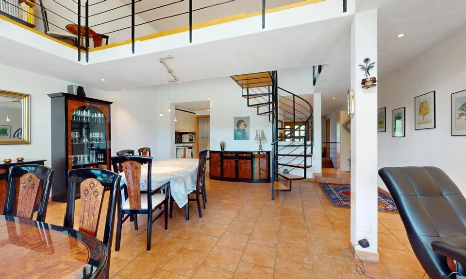 Casa familiare con grande terreno e opzioni di espansione