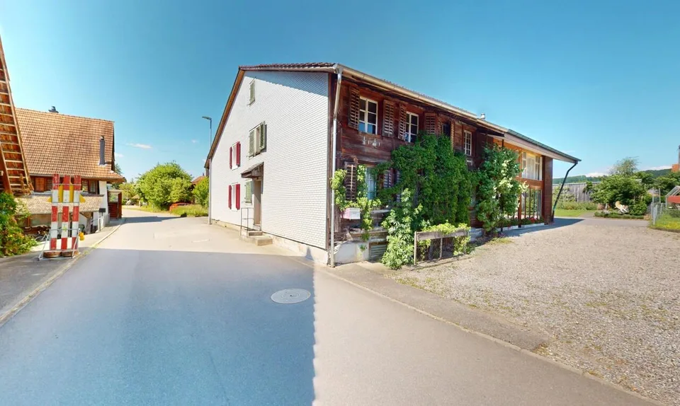 Casa familiare con grande terreno e opzioni di espansione