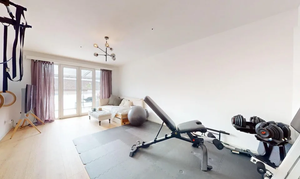 Spacious 6.5-room apartment on its own entire floor! – photo 9 of 20