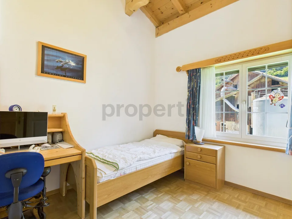 Willkommen in Valens! Zu verkaufen stilvolle 3.5 Zimmer Wohnung mit schönem Bergblick – Foto 6 von 14