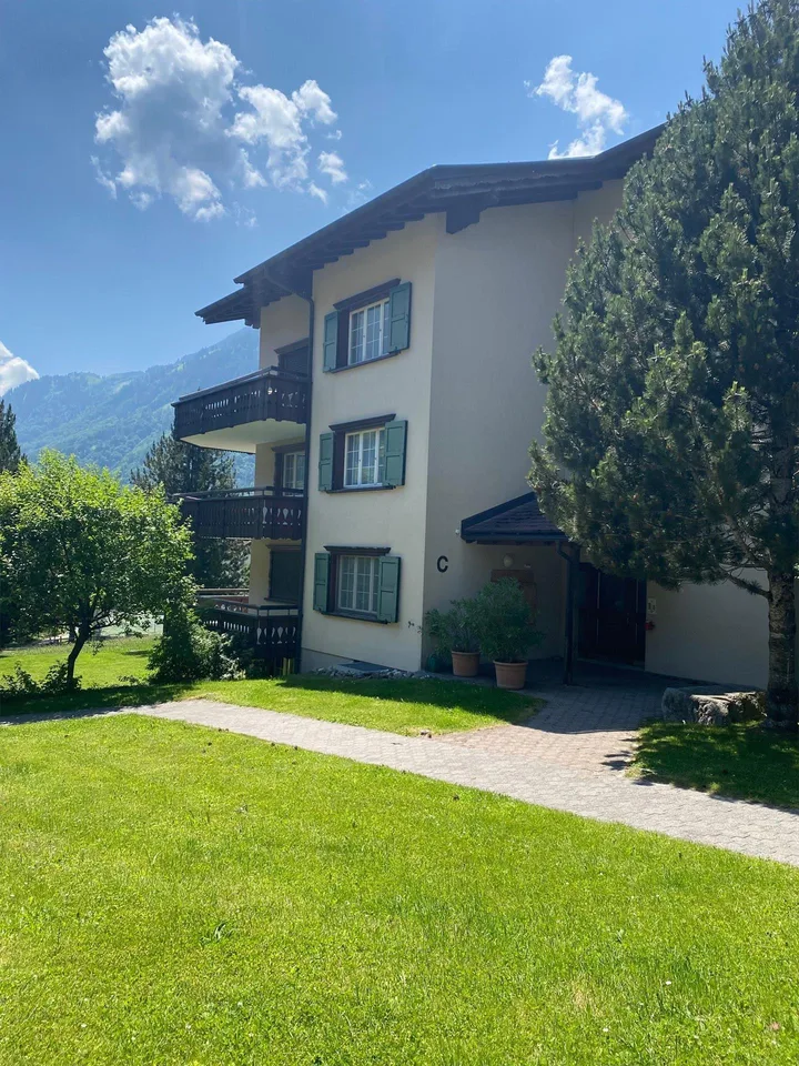 Willkommen in Valens! Zu verkaufen stilvolle 3.5 Zimmer Wohnung mit schönem Bergblick – Foto 13 von 14