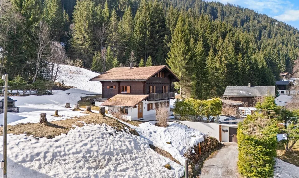 Exclusif : Superbe chalet de 5 chambres rénové récemment