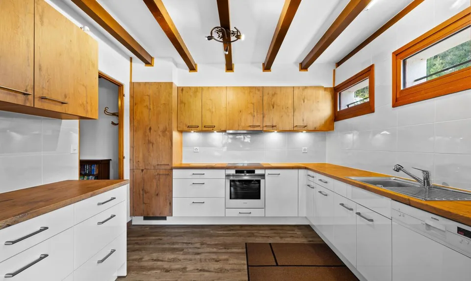 Exclusif : Superbe chalet de 5 chambres rénové récemment