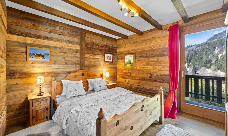 Exclusif : Superbe chalet de 5 chambres rénové récemment