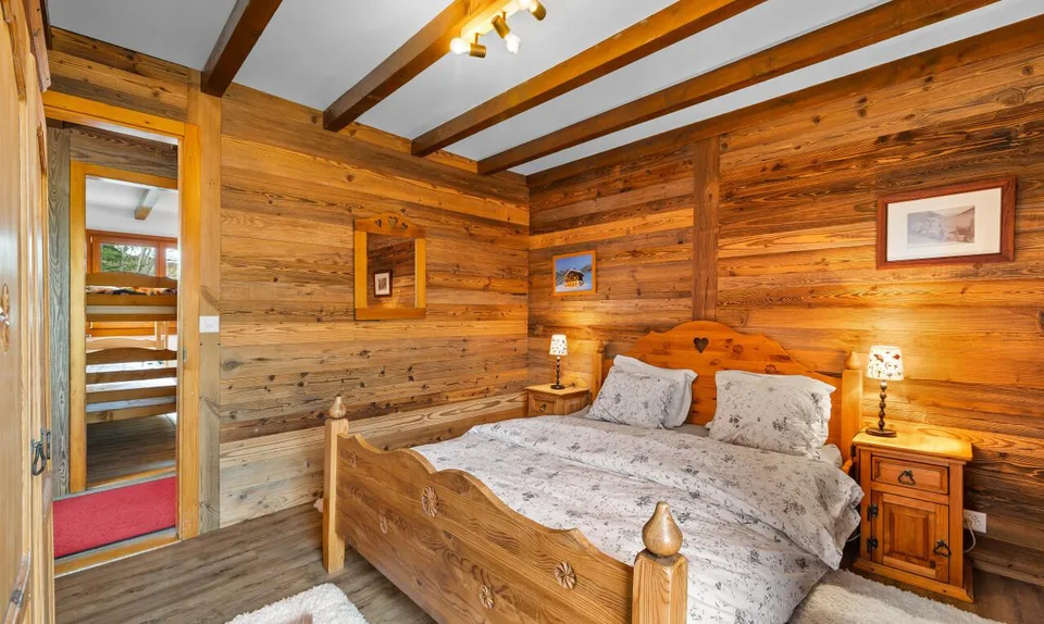 Exclusif : Superbe chalet de 5 chambres rénové récemment