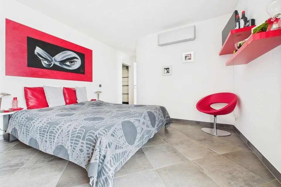 Exklusive Traumvilla! Wo Panorama, moderne Eleganz und Design perfekt miteinander harmonieren – Foto 12 von 30