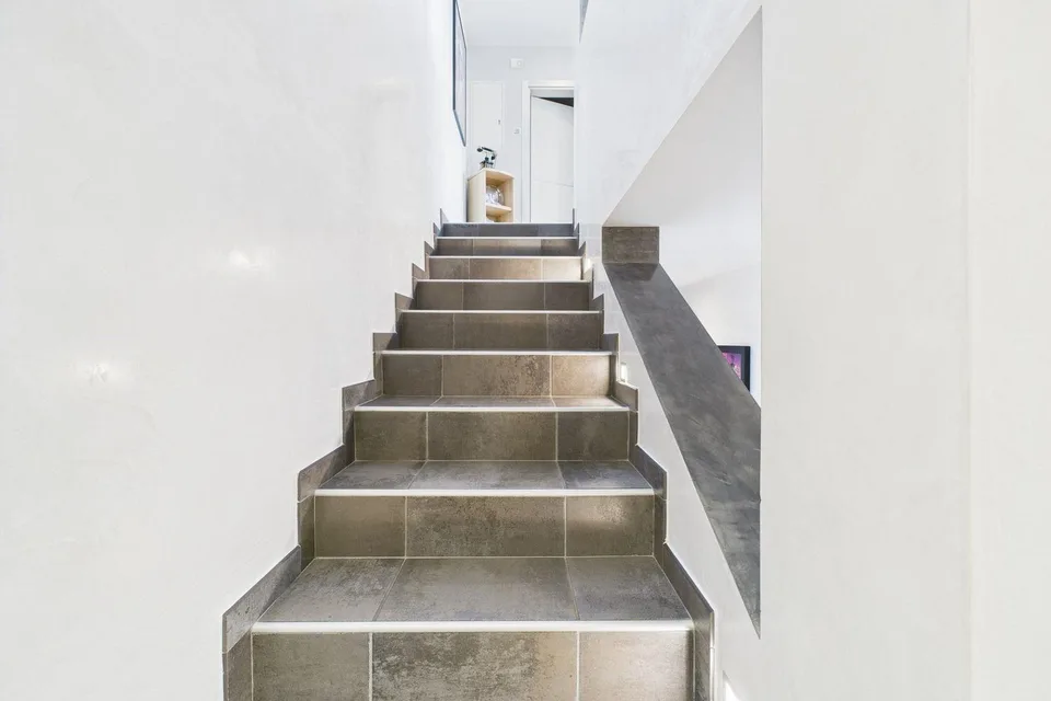 Exklusive Traumvilla! Wo Panorama, moderne Eleganz und Design perfekt miteinander harmonieren – Foto 20 von 30