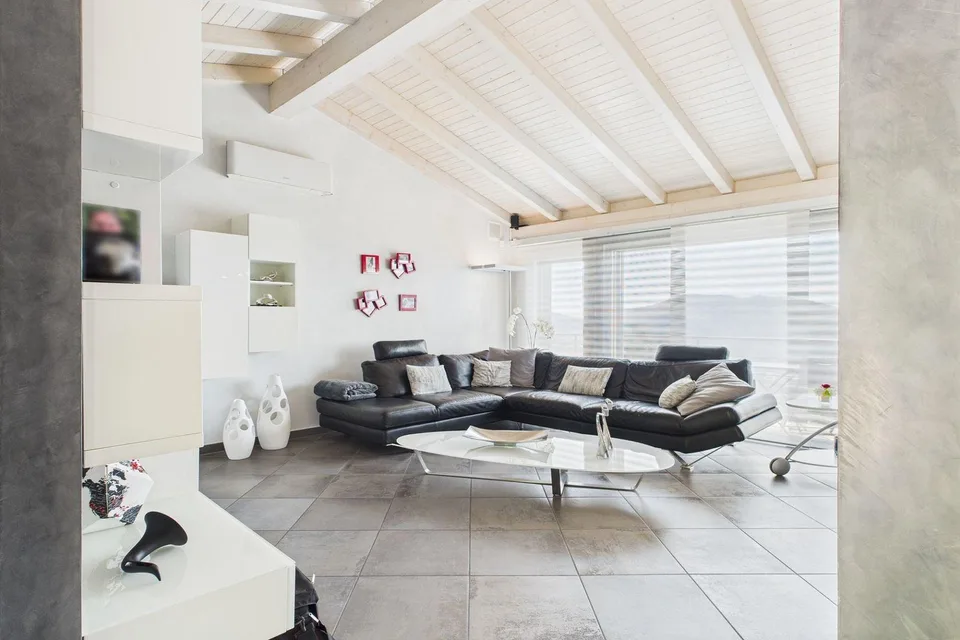 Exklusive Traumvilla! Wo Panorama, moderne Eleganz und Design perfekt miteinander harmonieren – Foto 6 von 30