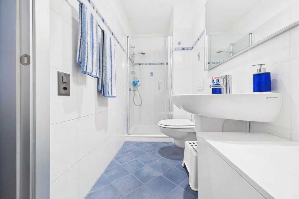 Exklusive Traumvilla! Wo Panorama, moderne Eleganz und Design perfekt miteinander harmonieren – Foto 18 von 30