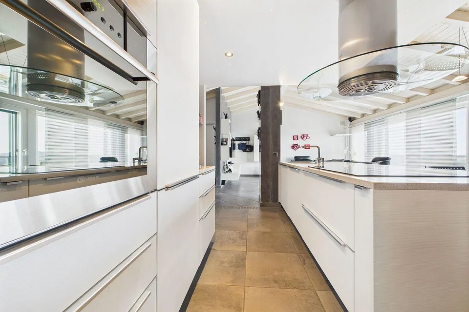 Exklusive Traumvilla! Wo Panorama, moderne Eleganz und Design perfekt miteinander harmonieren – Foto 11 von 30