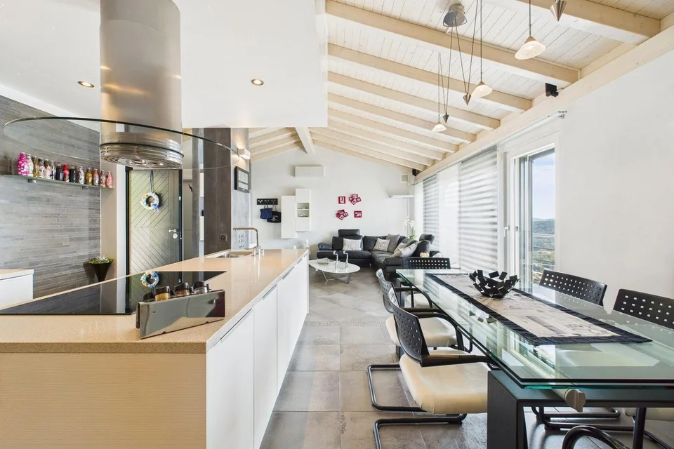 Exklusive Traumvilla! Wo Panorama, moderne Eleganz und Design perfekt miteinander harmonieren – Foto 10 von 30