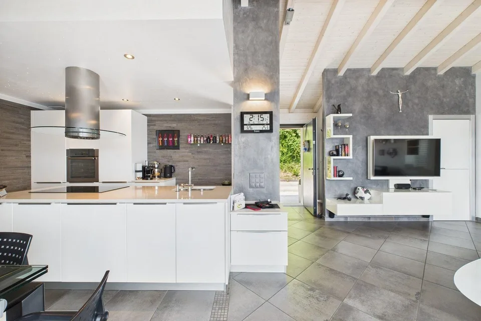 Exklusive Traumvilla! Wo Panorama, moderne Eleganz und Design perfekt miteinander harmonieren – Foto 9 von 30