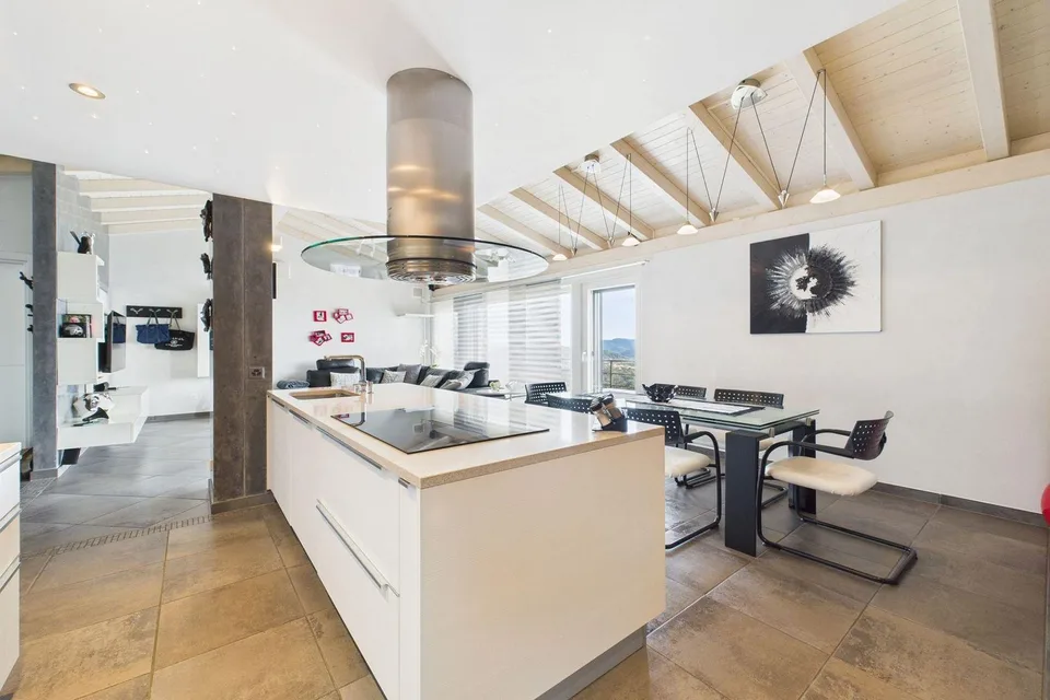 Exklusive Traumvilla! Wo Panorama, moderne Eleganz und Design perfekt miteinander harmonieren – Foto 7 von 30