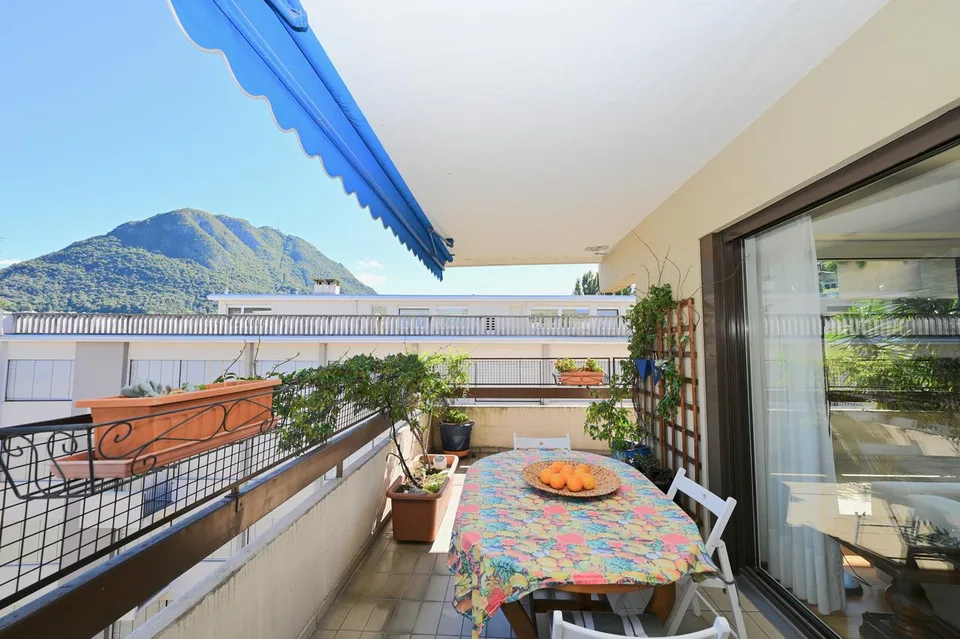Spazioso Appartamento con Grande Terrazza in Posizione Centrale – photo 9 sur 16