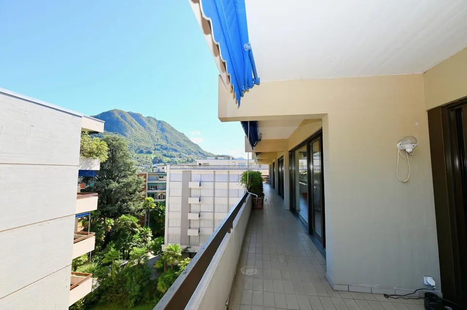 Spazioso Appartamento con Grande Terrazza in Posizione Centrale – photo 12 sur 16