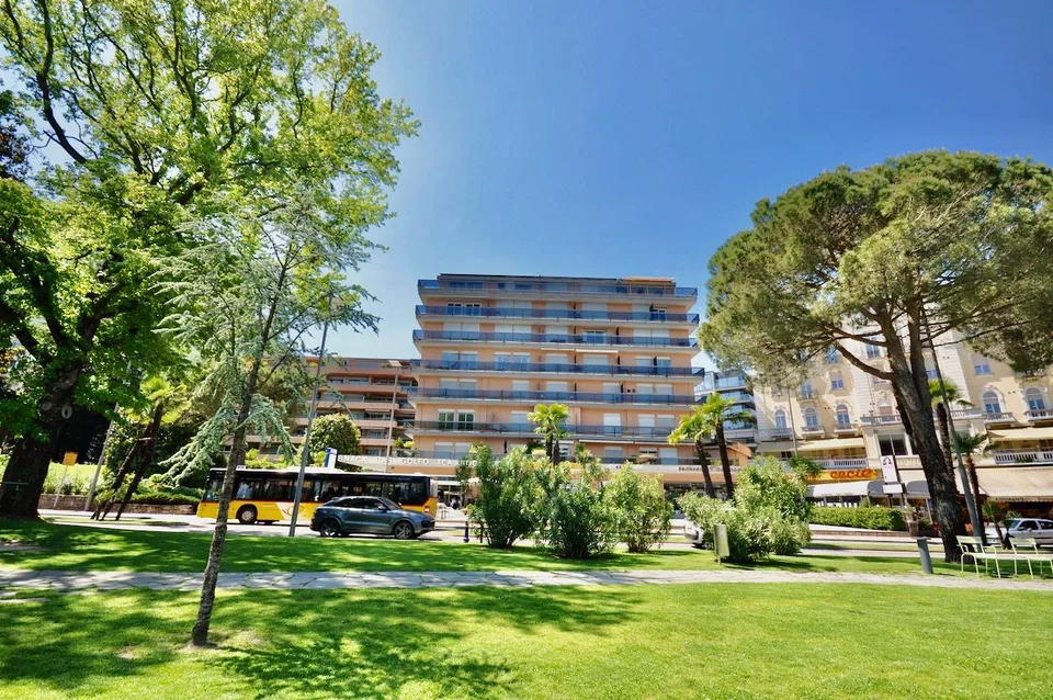 Appartamento di Lusso Vista Lago di Lugano Prima Linea a Paradiso