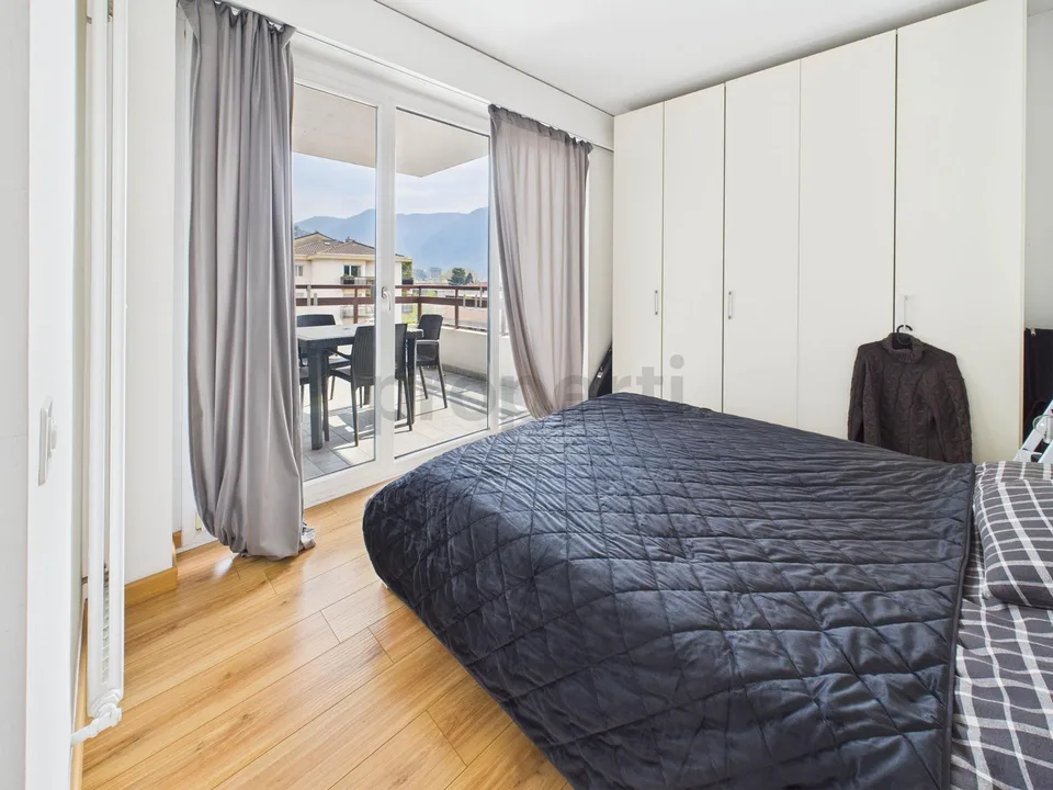 Accogliente attico di 2.5 locali arredato con terrazza - ottimo inv... – Foto 6 von 23