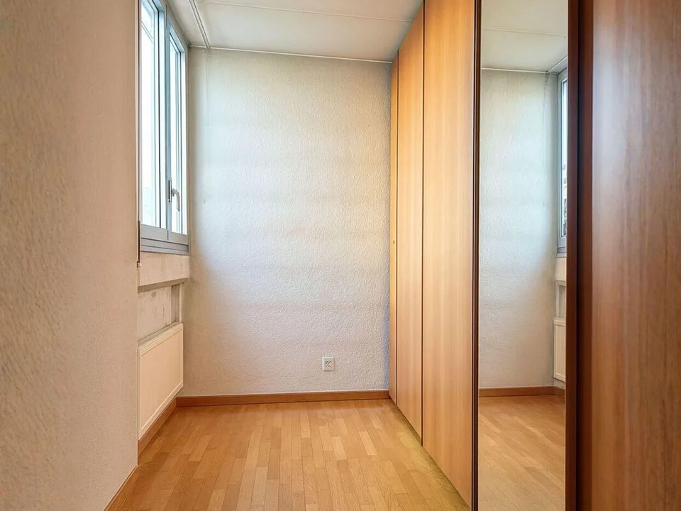 Wohnung im letzten Stock mit 5 Zimmern und Balkon – Foto 9 von 14