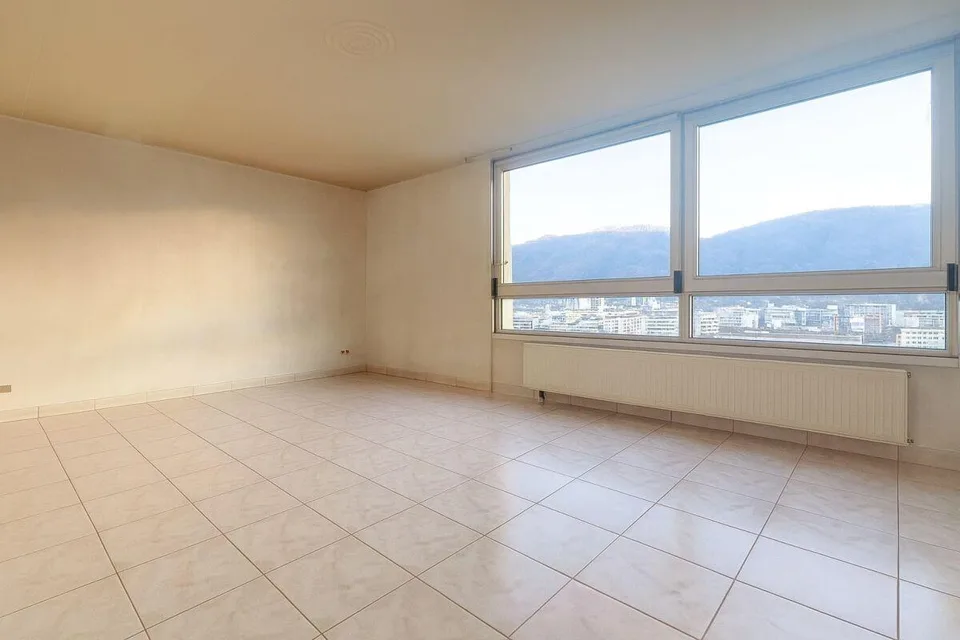 Wohnung im letzten Stock mit 5 Zimmern und Balkon