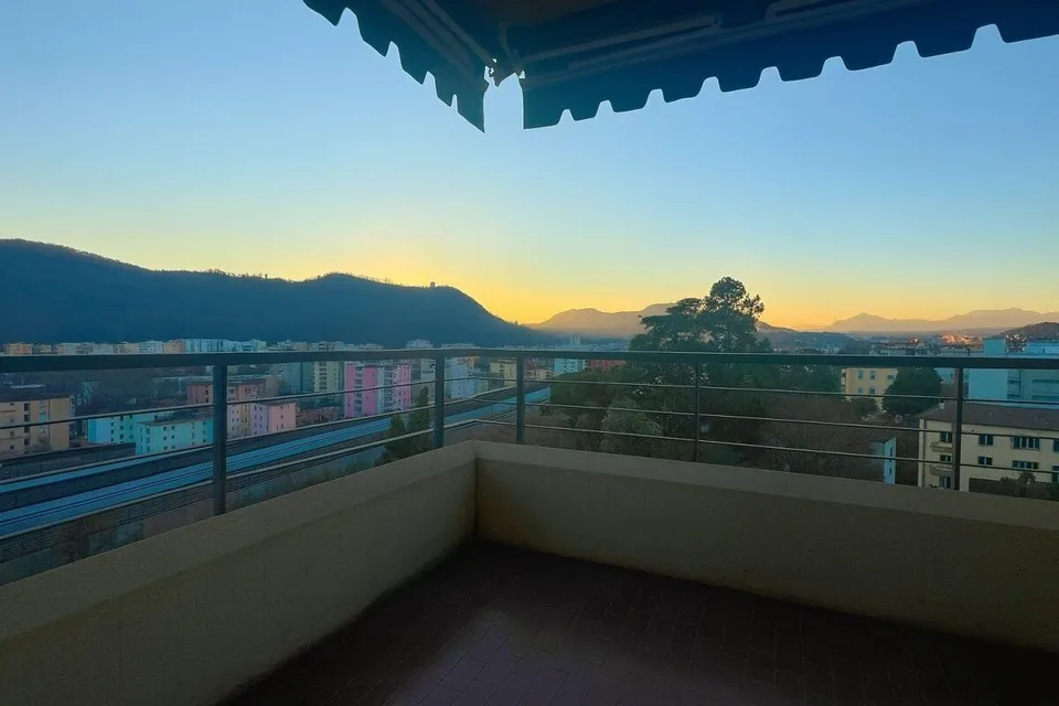 Wohnung im letzten Stock mit 5 Zimmern und Balkon