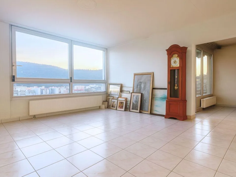 Wohnung im letzten Stock mit 5 Zimmern und Balkon