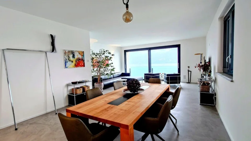 3.5-Zimmerwohnung mit grenzenloser Aussicht und zeitloser Architektur