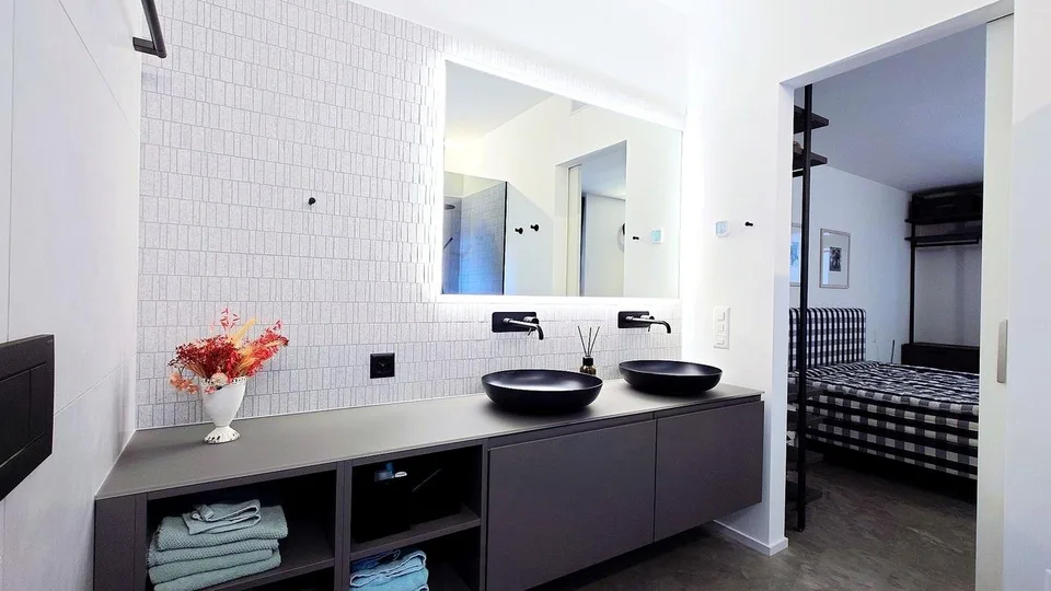 3.5-Zimmerwohnung mit grenzenloser Aussicht und zeitloser Architektur – Foto 7 von 8