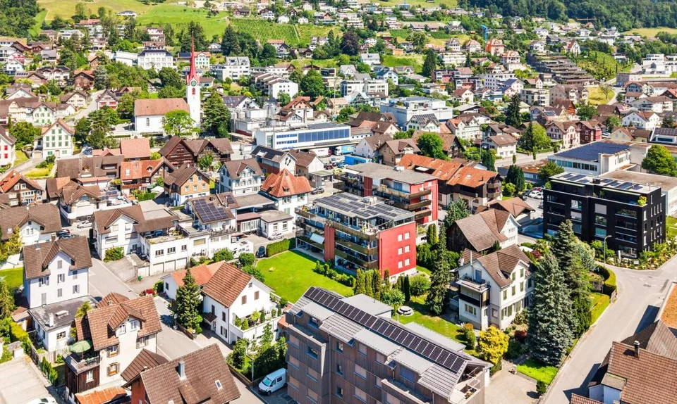 Attico esclusivo con giardino d'inverno e terrazza di 120 m²
