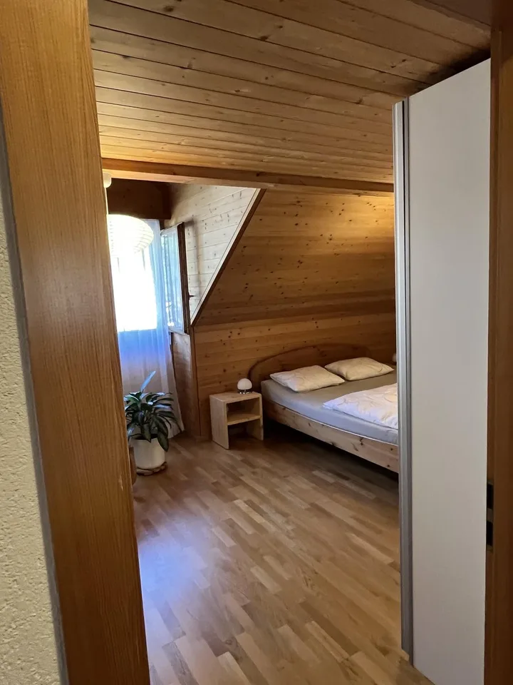 Charmante 3.5-Zimmer-Dachwohnung im 4. Obergeschoss in Meiringen