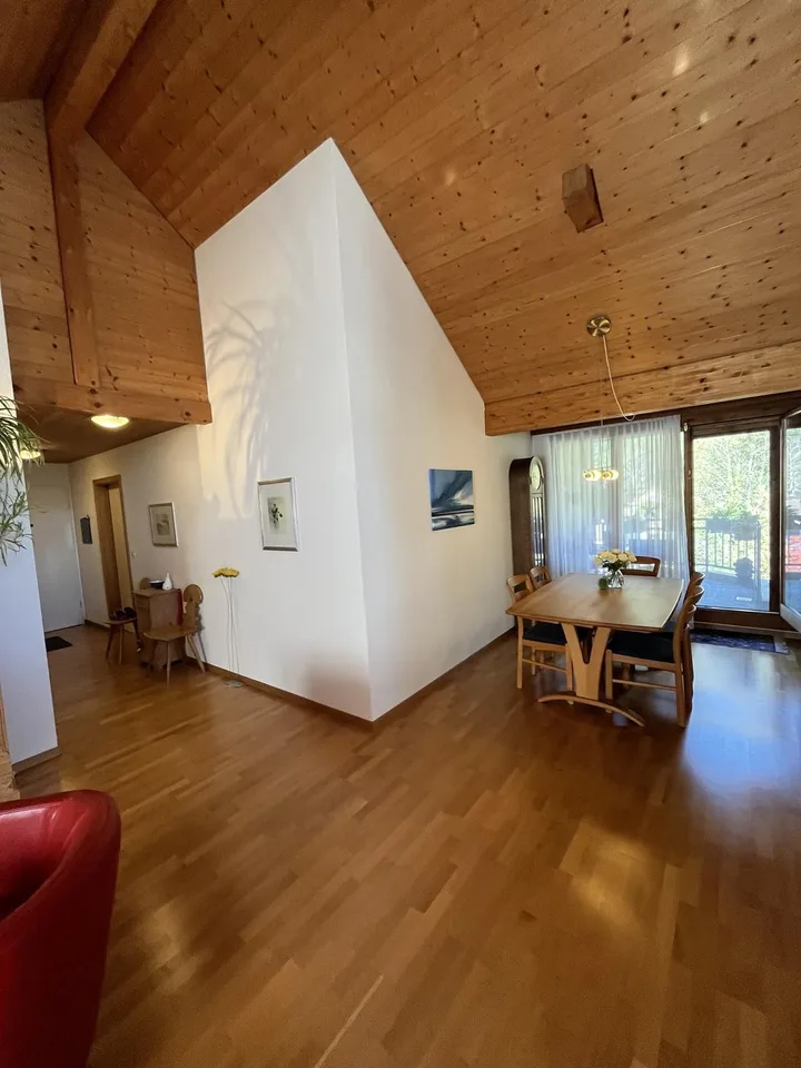 Charmante 3.5-Zimmer-Dachwohnung im 4. Obergeschoss in Meiringen