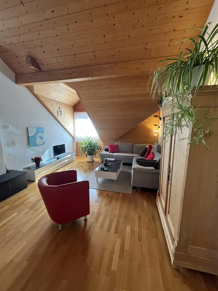 Charmante 3.5-Zimmer-Dachwohnung im 4. Obergeschoss in Meiringen