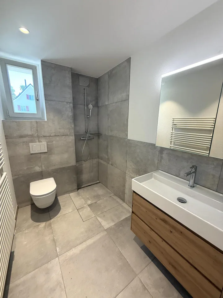 an bester Lage | totalrenovierte 3.5-ZWG mit herrlicher Terrasse