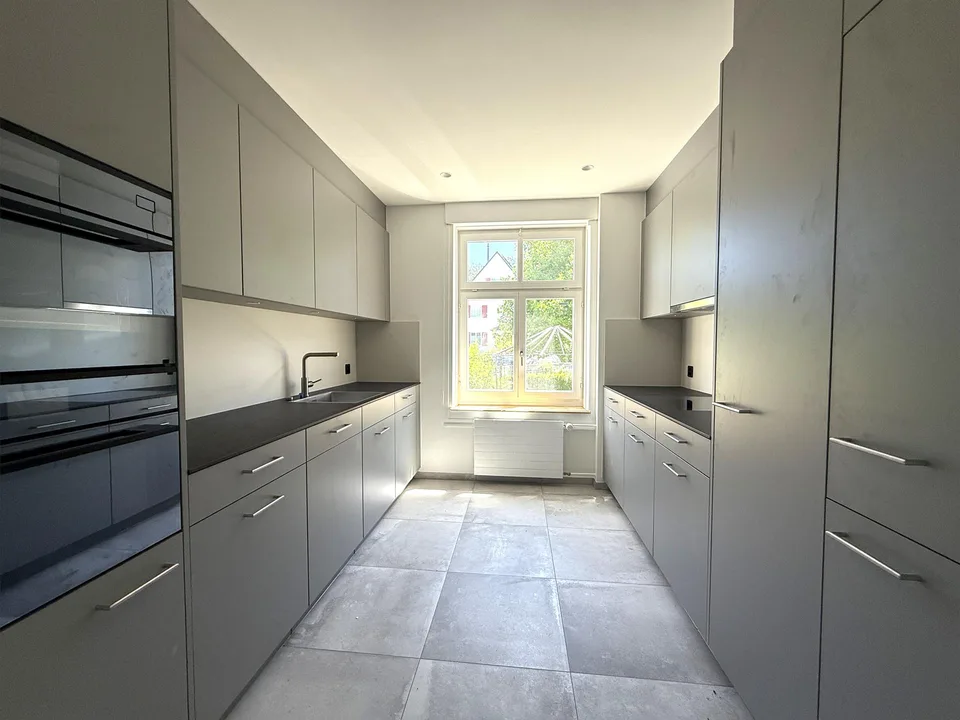 an bester Lage | totalrenovierte 3.5-ZWG mit herrlicher Terrasse